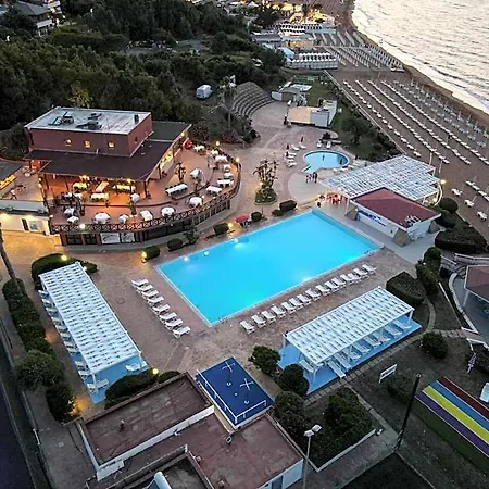 Amareclub Club Casarossa 호텔