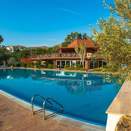 Amareclub Club Casarossa מלון קרוטונה